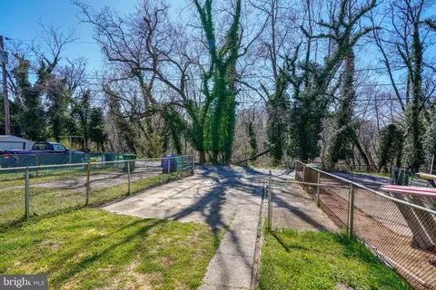View/Area - 5217 Hillwell Rd, Baltimore, MD 21229 photo 1 of 1