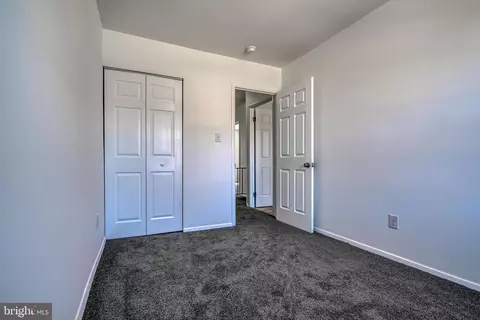 Bedroom - 5217 Hillwell Rd, Baltimore, MD 21229 photo 3 of 8