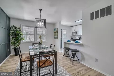 Dining - 5217 Hillwell Rd, Baltimore, MD 21229 photo 1 of 6