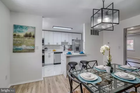 Dining - 5217 Hillwell Rd, Baltimore, MD 21229 photo 4 of 6