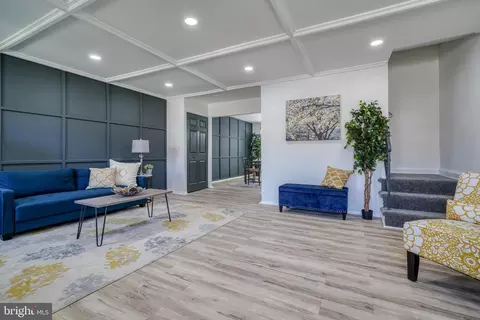 Living - 5217 Hillwell Rd, Baltimore, MD 21229 photo 2 of 4