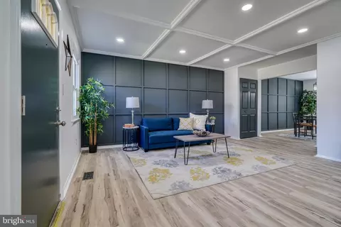 Living - 5217 Hillwell Rd, Baltimore, MD 21229 photo 1 of 4