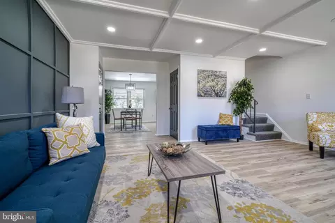 Living - 5217 Hillwell Rd, Baltimore, MD 21229 photo 3 of 4