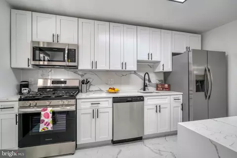 Kitchen - 5217 Hillwell Rd, Baltimore, MD 21229 photo 1 of 4