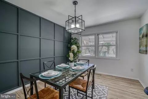 Dining - 5217 Hillwell Rd, Baltimore, MD 21229 photo 2 of 6