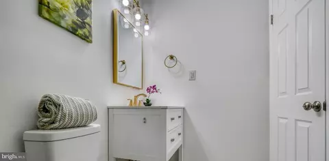Bath - 5217 Hillwell Rd, Baltimore, MD 21229 photo 3 of 6