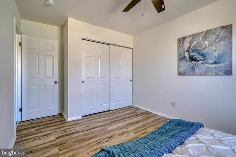 Bedroom - 5217 Hillwell Rd, Baltimore, MD 21229 photo 2 of 8