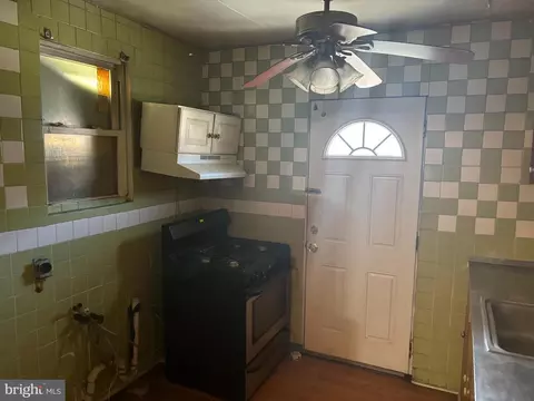 51 Talbott St, Brooklyn, MD 21225 photo 4