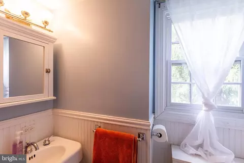 Bath - 2519 Pickwick Rd, Baltimore, MD 21207 photo 6 of 8