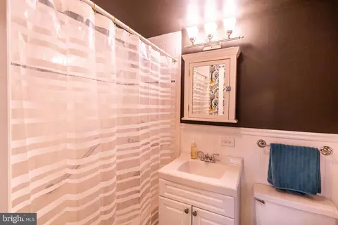 Bath - 2519 Pickwick Rd, Baltimore, MD 21207 photo 3 of 8