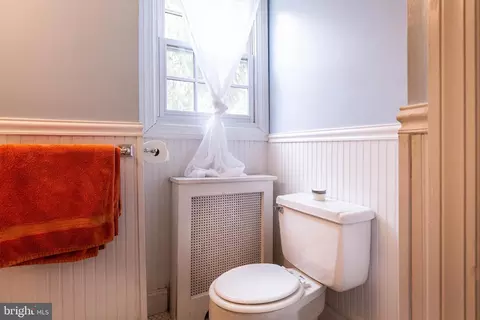 Bath - 2519 Pickwick Rd, Baltimore, MD 21207 photo 5 of 8