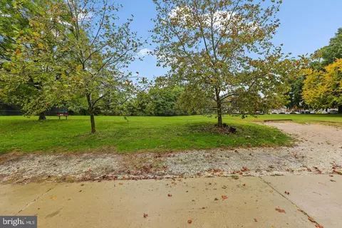View/Area - 617 W 33rd St, Baltimore, MD 21211 photo 1 of 1