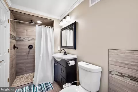 Bath - 617 W 33rd St, Baltimore, MD 21211 photo 3 of 5