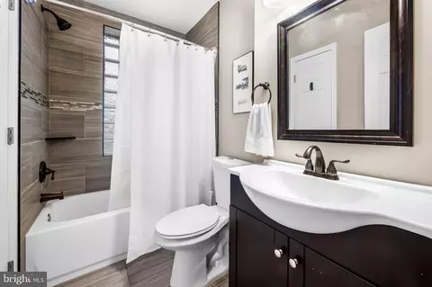 Bath - 617 W 33rd St, Baltimore, MD 21211 photo 4 of 5