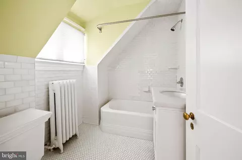 Bath - 305 Northway, Baltimore, MD 21218 photo 5 of 5