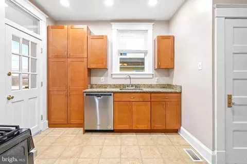 Kitchen - 5319 Brabant Rd, Baltimore, MD 21229 photo 2 of 4