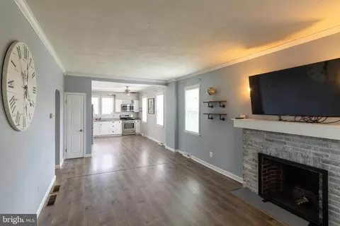 Living - 6623 Bushey St, Baltimore, MD 21224 photo 3 of 4