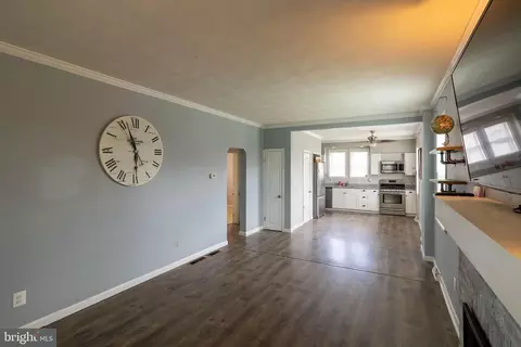 Living - 6623 Bushey St, Baltimore, MD 21224 photo 1 of 4
