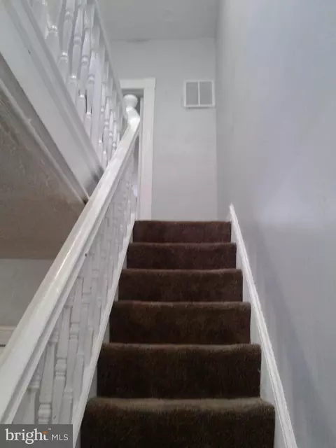Entry Way - 1671 Cliftview Ave, Baltimore, MD 21213 photo 5 of 6