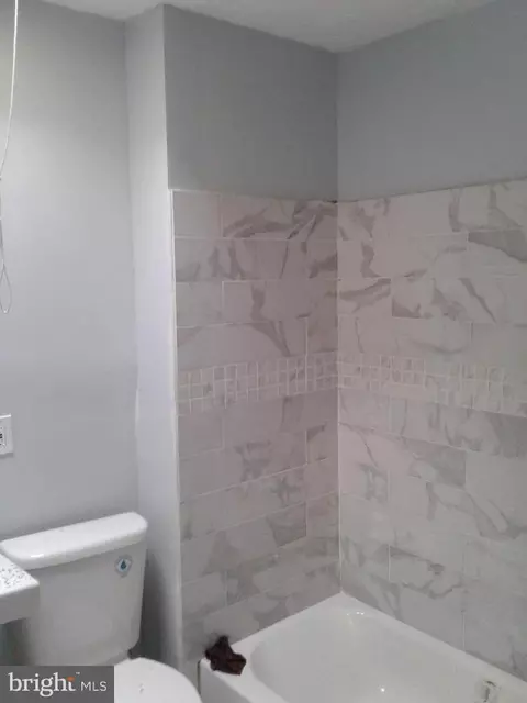 Bath - 1671 Cliftview Ave, Baltimore, MD 21213 photo 2 of 4