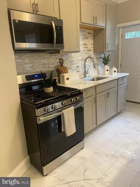 Kitchen - 3129 Cliftmont Ave, Baltimore, MD 21213 photo 4 of 15