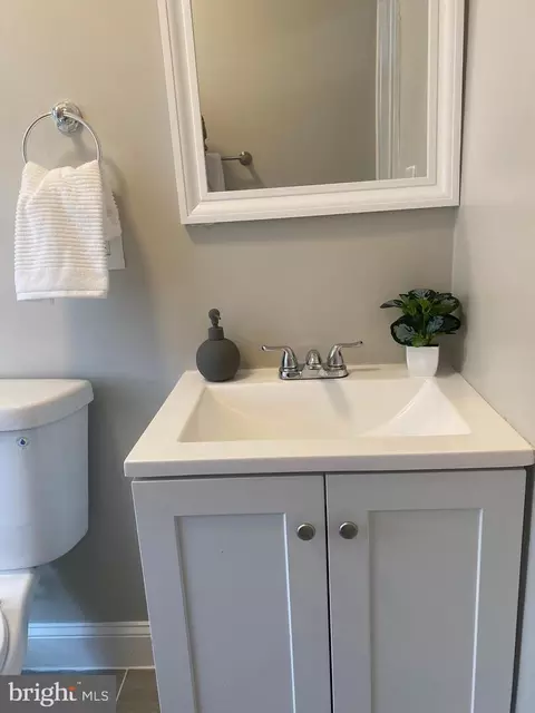 Bath - 3129 Cliftmont Ave, Baltimore, MD 21213 photo 5 of 5