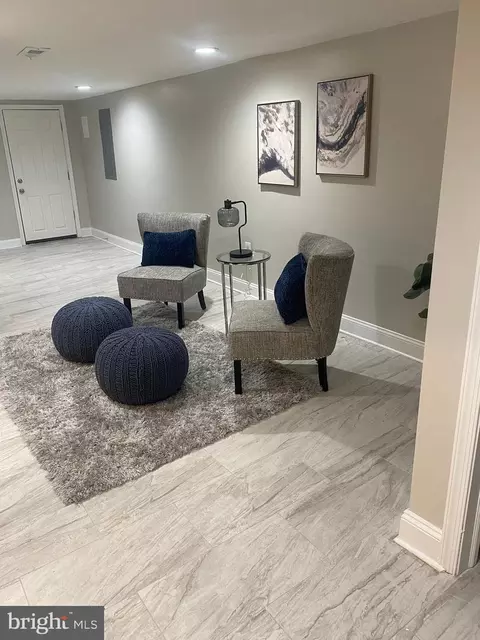 Entry Way - 3129 Cliftmont Ave, Baltimore, MD 21213 photo 9 of 11