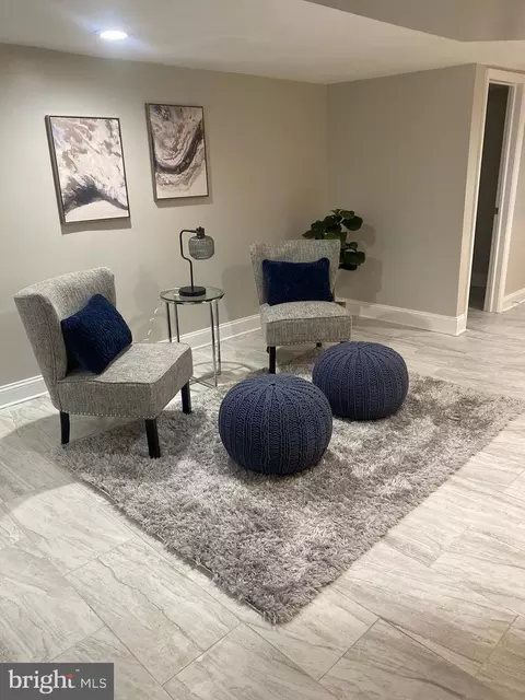 Entry Way - 3129 Cliftmont Ave, Baltimore, MD 21213 photo 7 of 11