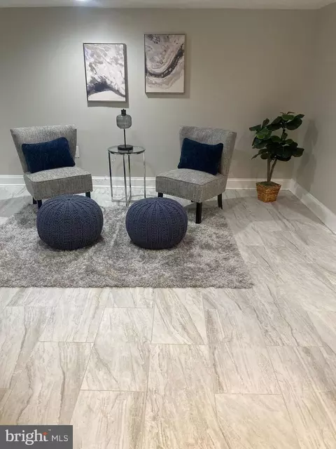 Entry Way - 3129 Cliftmont Ave, Baltimore, MD 21213 photo 8 of 11
