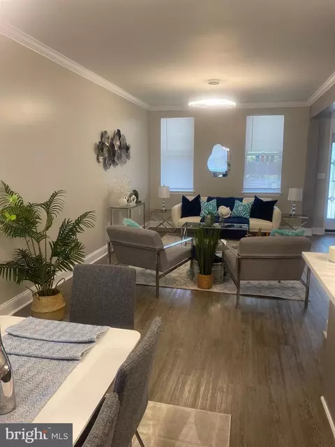 Entry Way - 3129 Cliftmont Ave, Baltimore, MD 21213 photo 3 of 11
