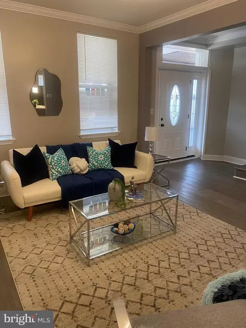 Entry Way - 3129 Cliftmont Ave, Baltimore, MD 21213 photo 2 of 11