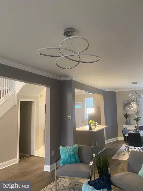 Entry Way - 3129 Cliftmont Ave, Baltimore, MD 21213 photo 6 of 11