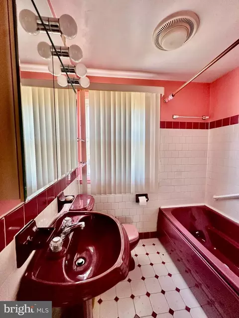 Bath - 5907 Walther Ave, Baltimore, MD 21206 photo 3 of 4