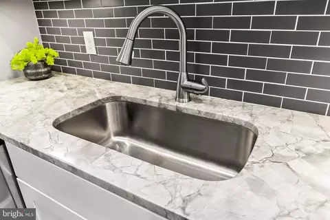 Kitchen - 1720 E Pratt St, Baltimore, MD 21231 photo 4 of 4