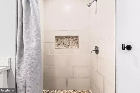 Bath - 1720 E Pratt St, Baltimore, MD 21231 photo 4 of 5