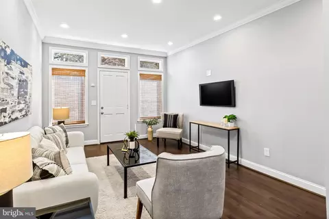 Living - 1720 E Pratt St, Baltimore, MD 21231 photo 2 of 3