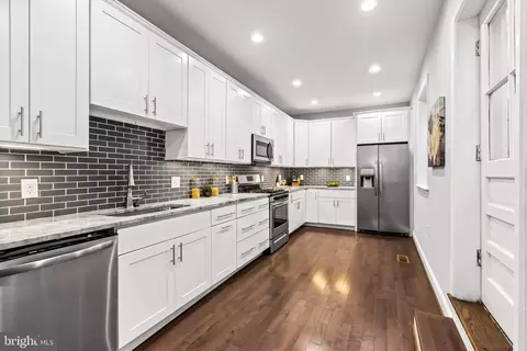 Kitchen - 1720 E Pratt St, Baltimore, MD 21231 photo 1 of 4