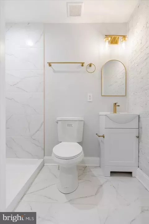 Bath - 2912 Grindon Ave, Baltimore, MD 21214 photo 6 of 8