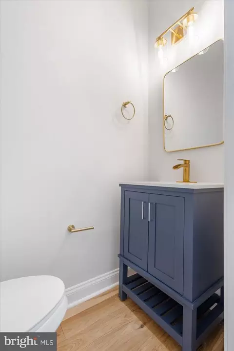 Bath - 2912 Grindon Ave, Baltimore, MD 21214 photo 7 of 8