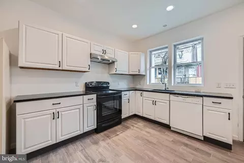 Kitchen - 2618 E Hoffman St, Baltimore, MD 21213 photo 4 of 6