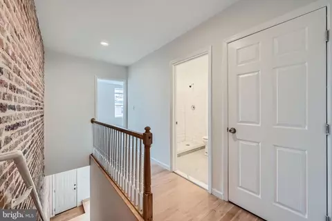 Entry Way - 2618 E Hoffman St, Baltimore, MD 21213 photo 4 of 5