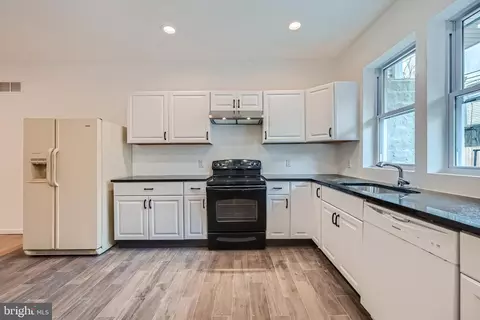 Kitchen - 2618 E Hoffman St, Baltimore, MD 21213 photo 5 of 6
