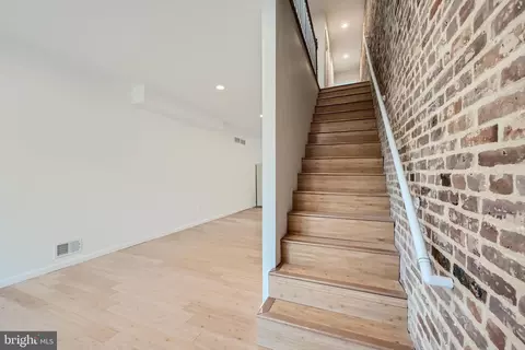 Entry Way - 2618 E Hoffman St, Baltimore, MD 21213 photo 3 of 5
