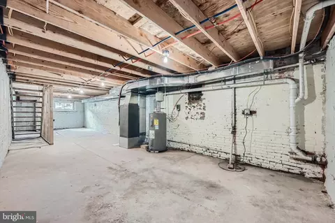 Exterior - 2618 E Hoffman St, Baltimore, MD 21213 photo 4 of 6