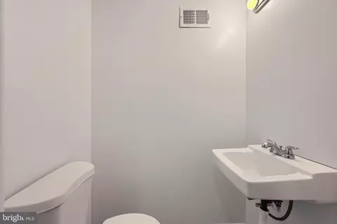 Bath - 2618 E Hoffman St, Baltimore, MD 21213 photo 1 of 2