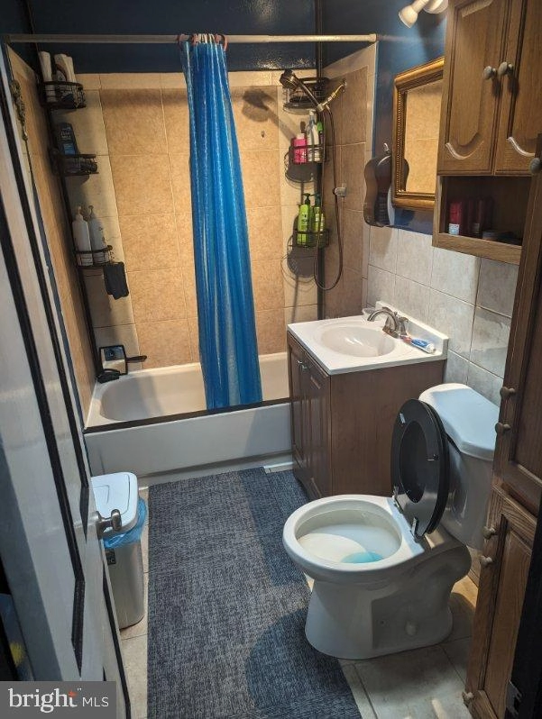 Bath - 4209 E Lombard St, Baltimore, MD 21224 photo 2 of 2
