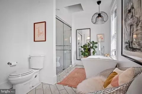 Bath - 1427 John St, Baltimore, MD 21217 photo 3 of 4