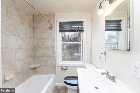 Bath - 3520 Dudley Ave, Baltimore, MD 21213 photo 1 of 2