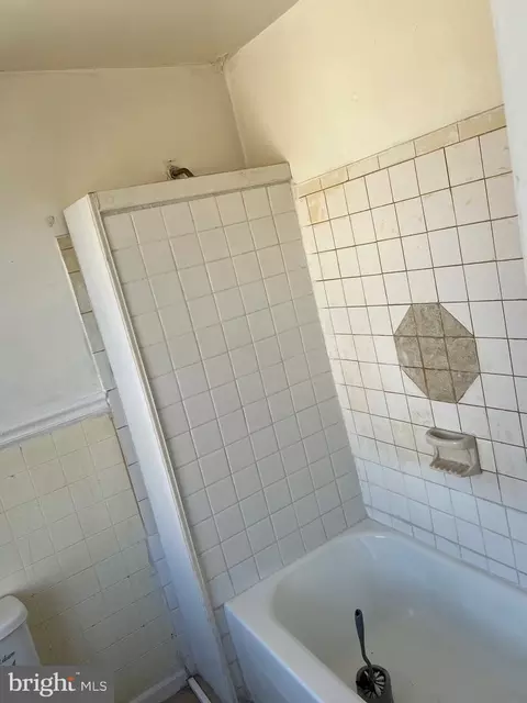 Bath - 642 E 29th St, Baltimore, MD 21218 photo 4 of 5