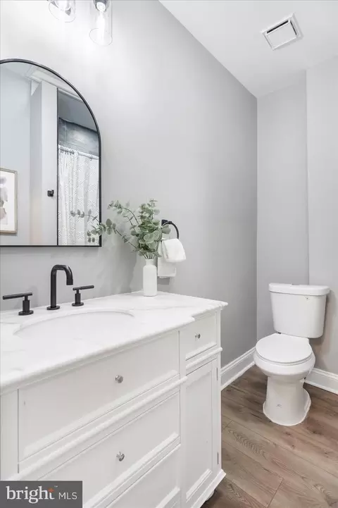 Bath - 2813 Windsor Ave, Baltimore, MD 21216 photo 1 of 4